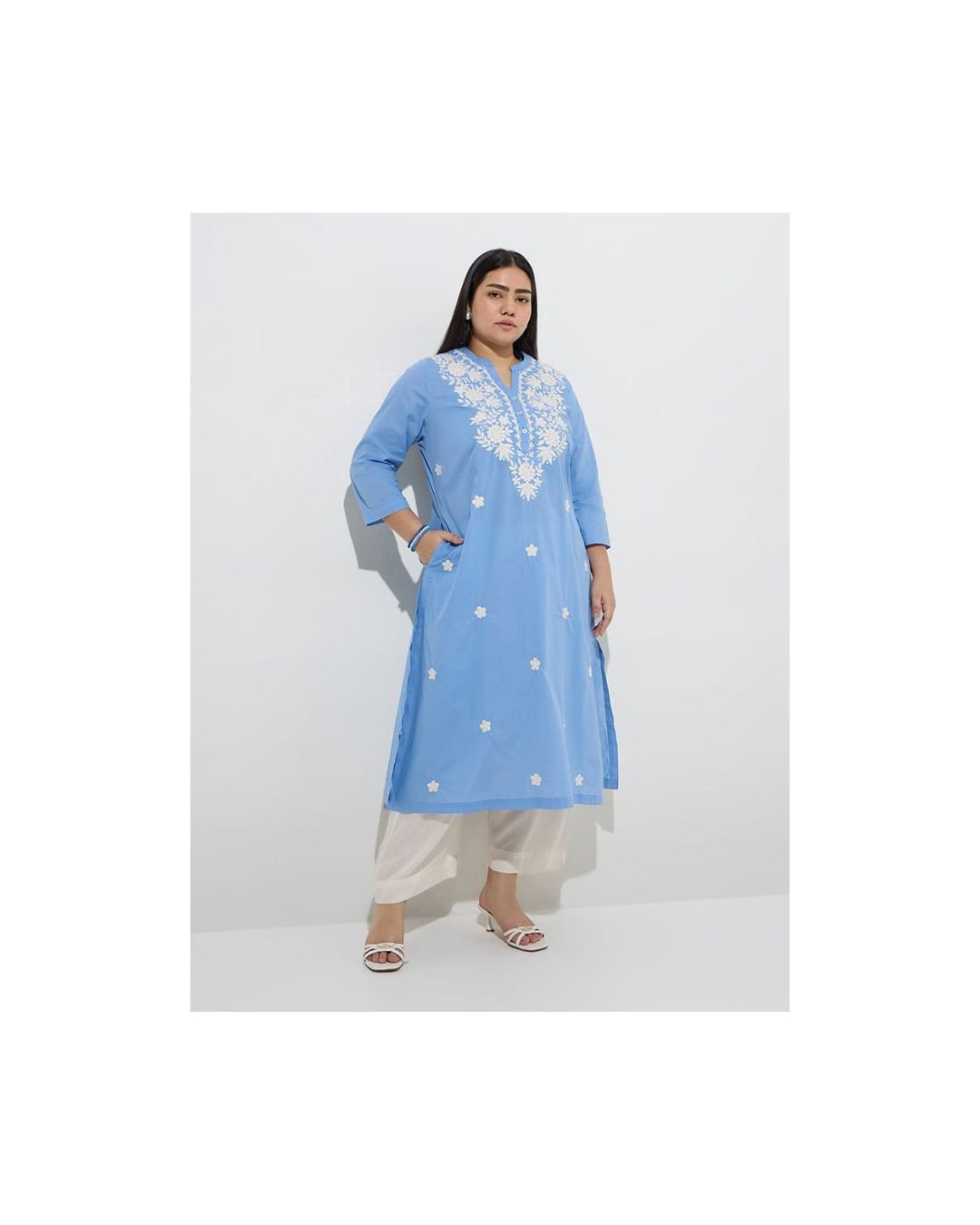 Embroidered Kurta Set - Image 3