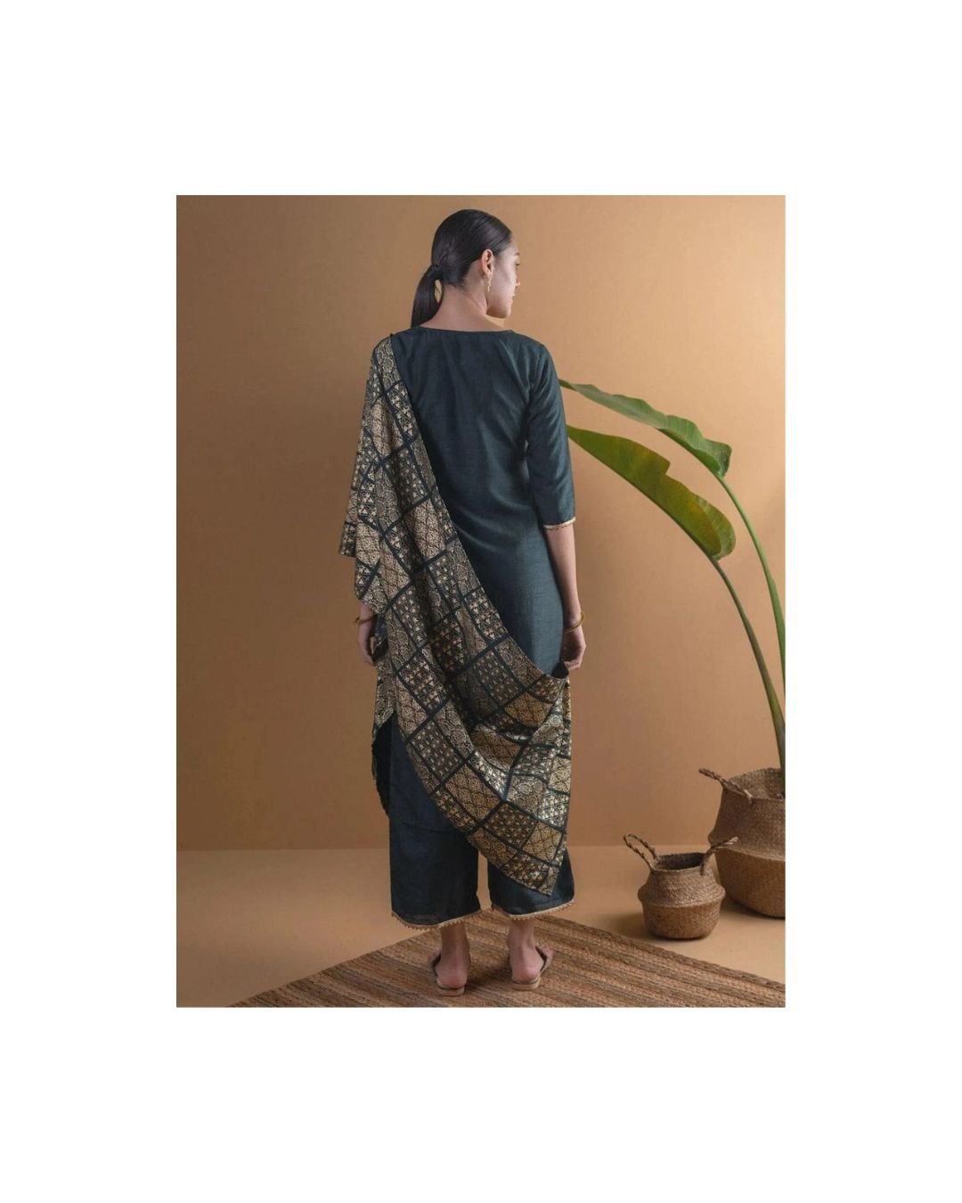 Elegant Bottle Green Kurta Set with Jacquard Dupatta - Image 4