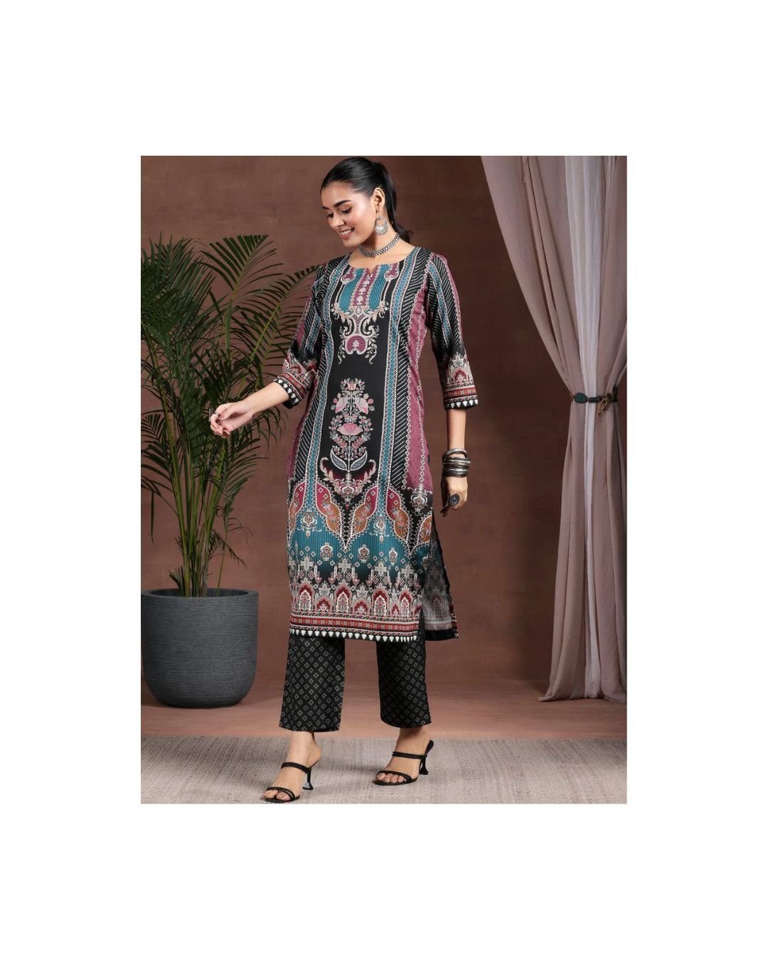 🖤 "Noor-e-Nazaara – Mughal Noir Kurta Set" - Image 2