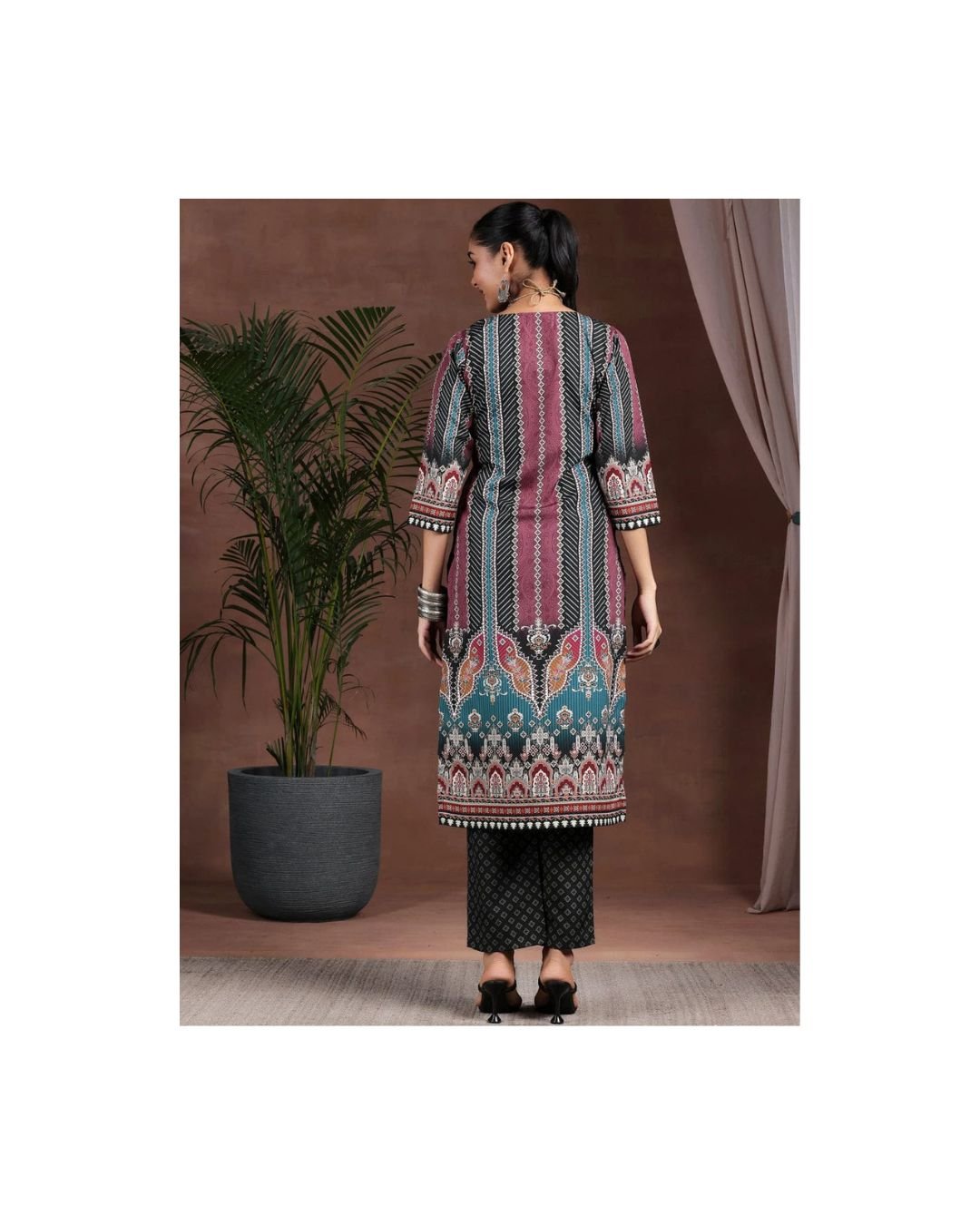 🖤 "Noor-e-Nazaara – Mughal Noir Kurta Set" - Image 4